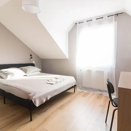 Maison d'hôtes Maison Avec 3 Privatives Avec Salle De Bain - Cuisine Commune *